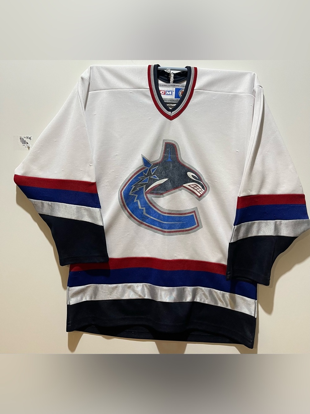 CCM  Vancouver Canucks jersey Sz Youth L/XL